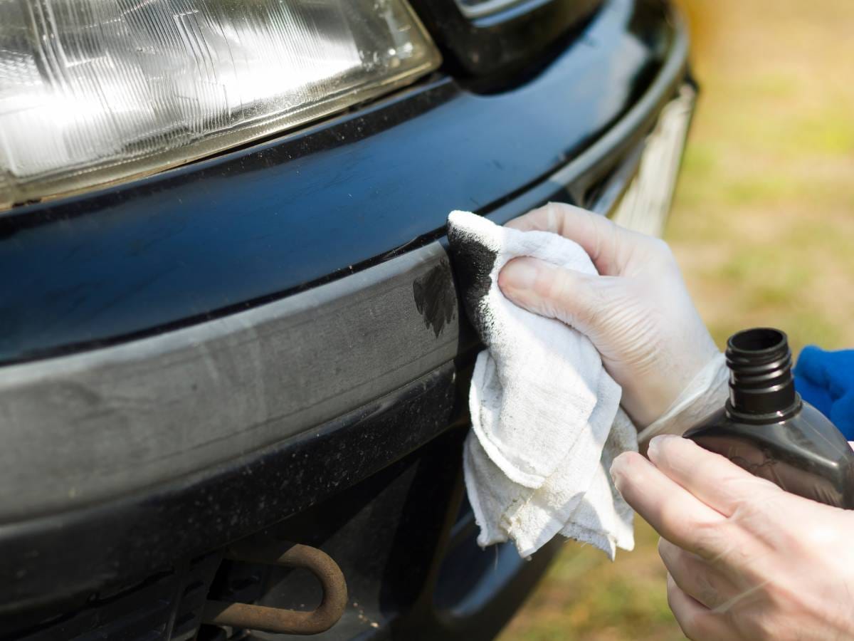 jak odnowić porysowane plastiki w samochodzie