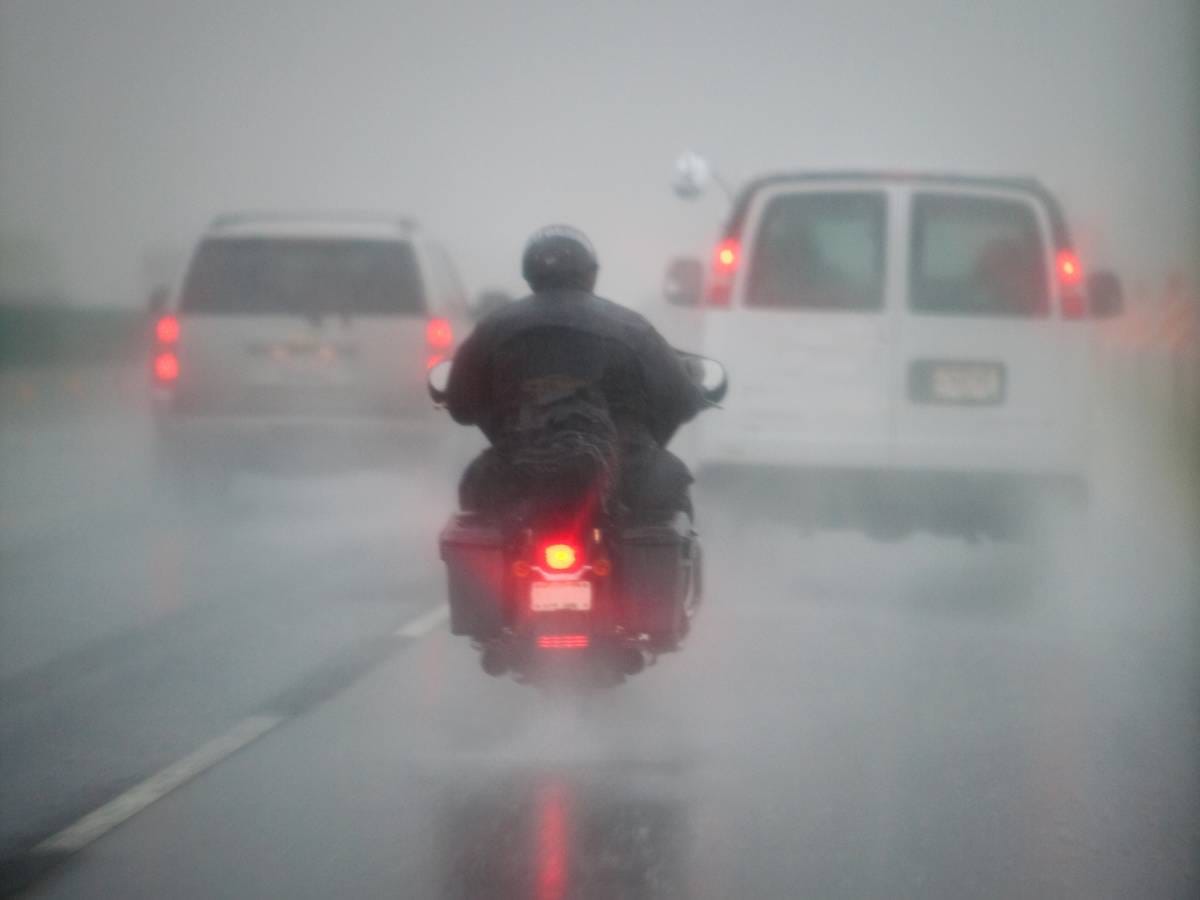 5 zagrożeń związanych z ignorowaniem odprysku na szybie, które mogą prowadzić do poważnych problemów