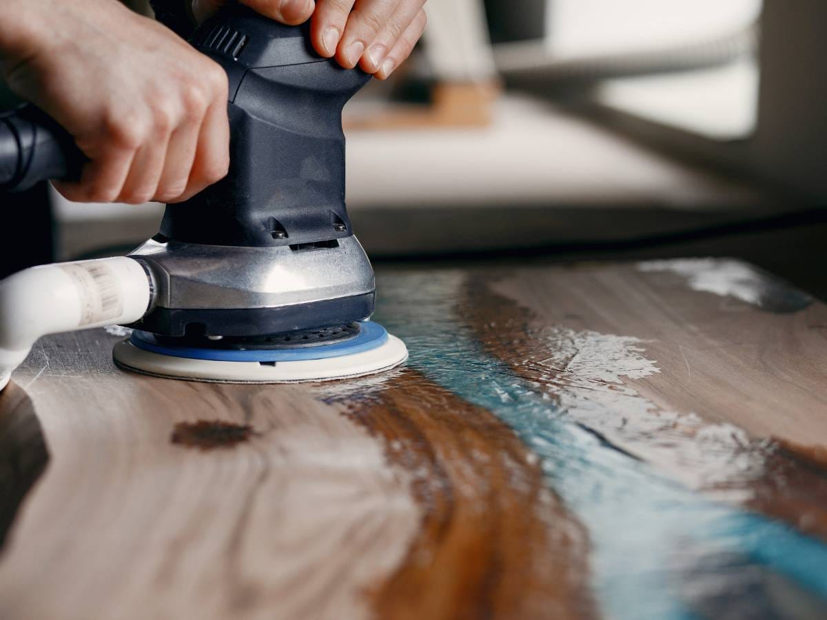 5 kroków, jak wypolerować auto, aby lśniło jak nowe