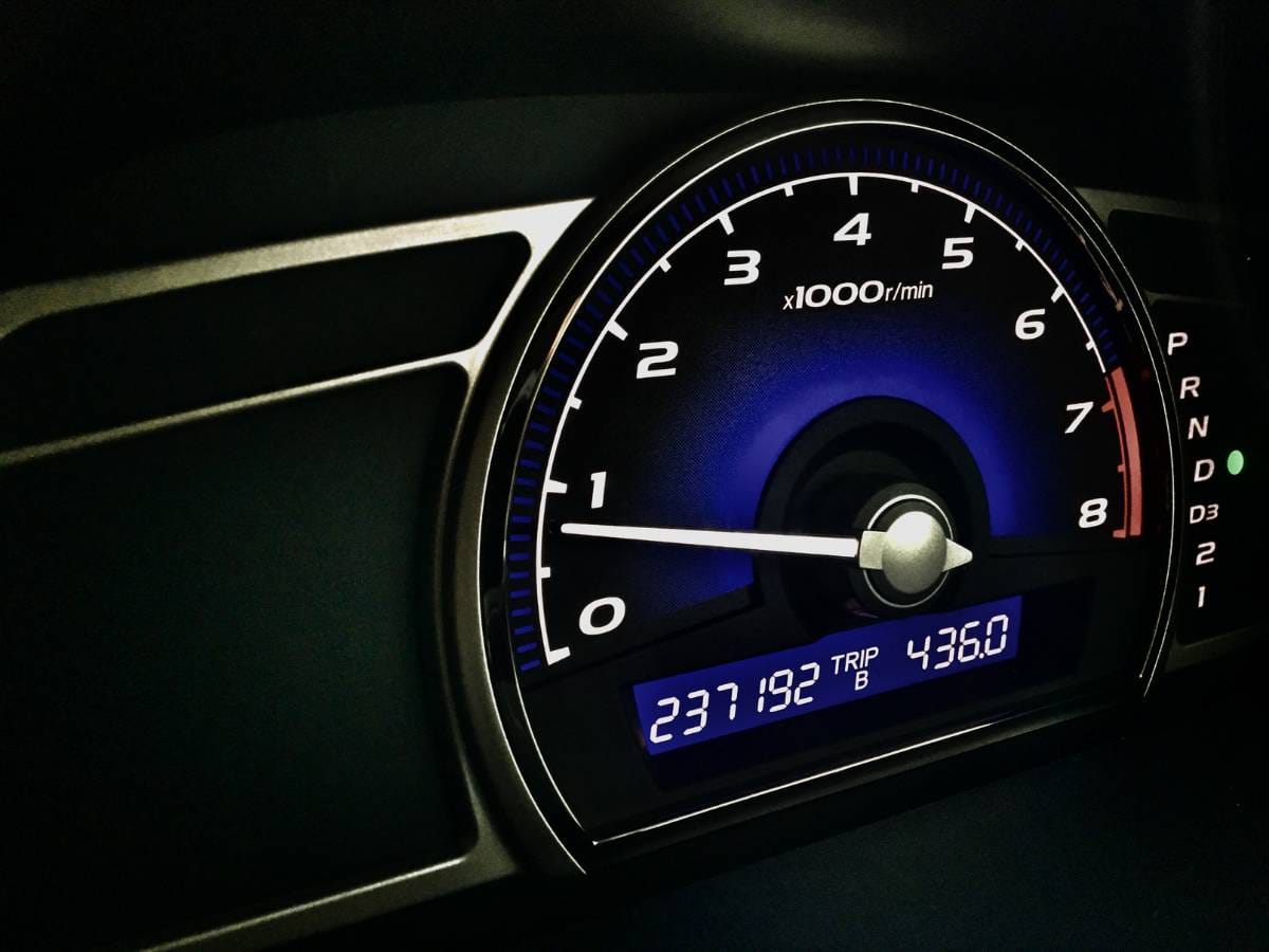 jaki przebieg powinien mieć 10-letni samochód