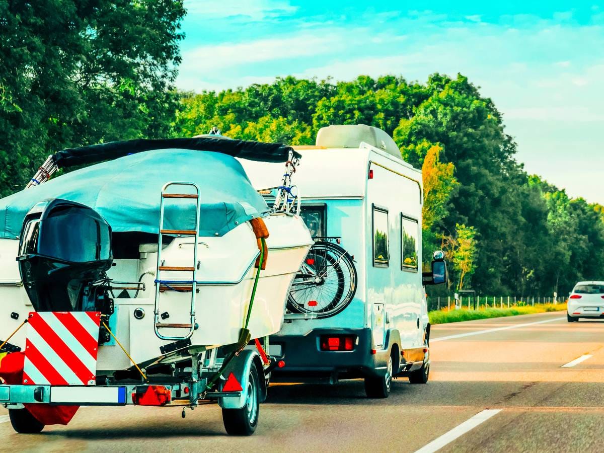 jaką przyczepę kempingową można ciągnąć posiadając prawo jazdy kategorii B